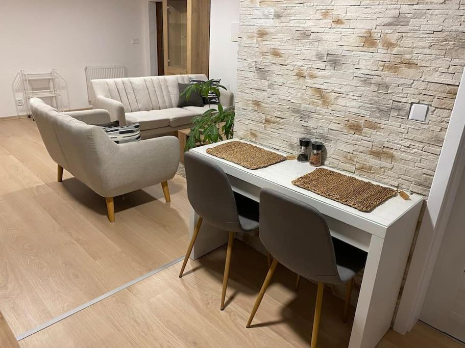 Garden House Apartment โรด์นิเช นาด ลาเบม ภายนอก รูปภาพ